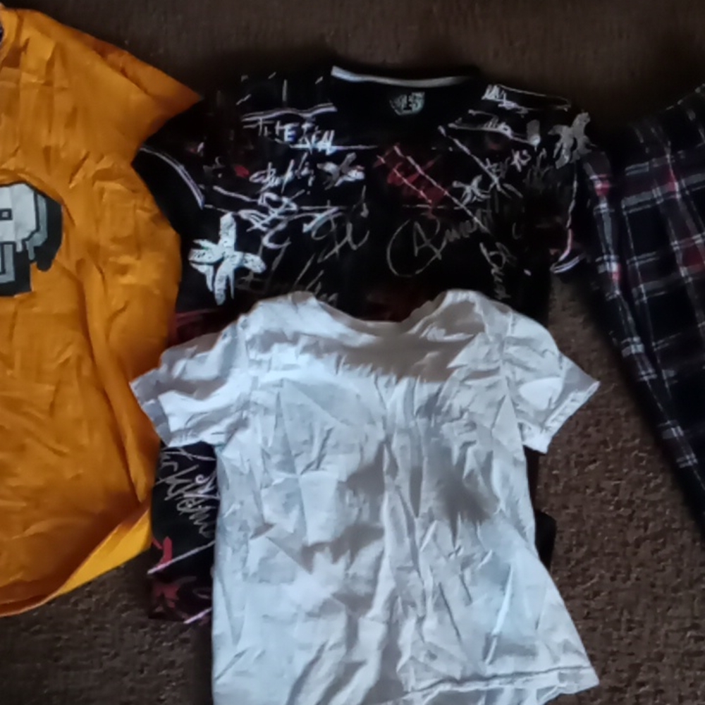 Clothes - Picture 2 of 3
